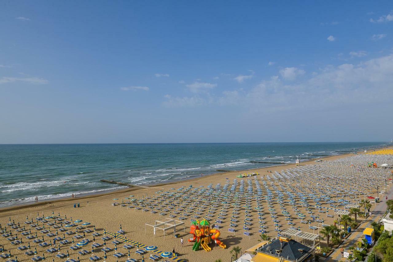 Hotel Souvenir Lido di Jesolo Buitenkant foto